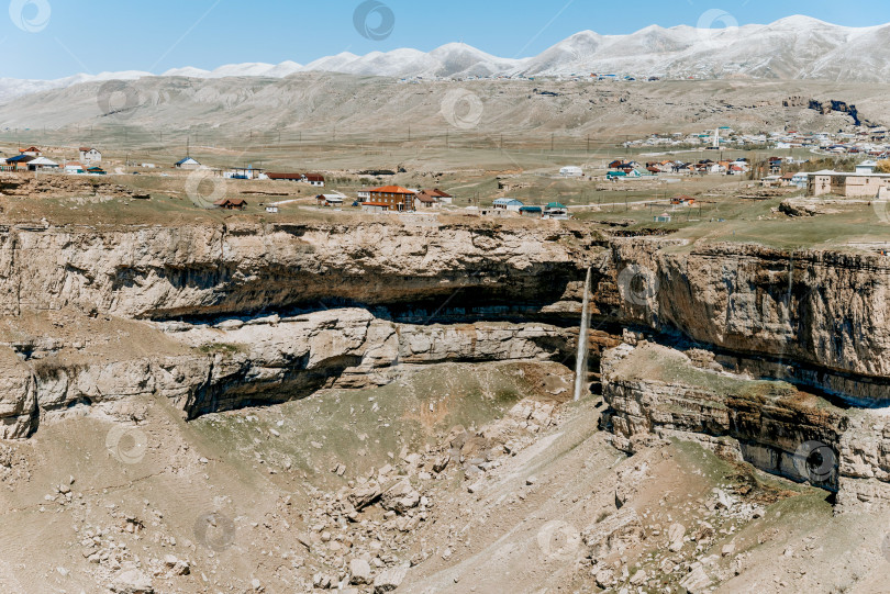 Скачать Водопад Тобот на плато Хунзах в Дагестане Кавказ Россия летний пейзаж фотосток Ozero