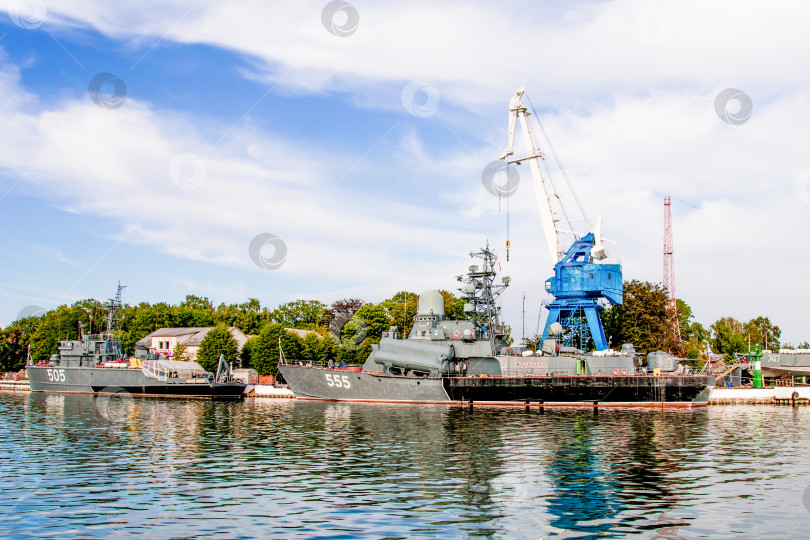 Скачать Балтийск, Россия, 20 августа 2015 года, военные корабли пришвартованы в порту harbour water marine фотосток Ozero