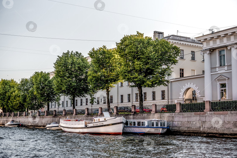 Скачать Санкт-Петербург, Россия, 21 июля 2019 года, Туристическая прогулка на лодке по каналам и рекам фотосток Ozero