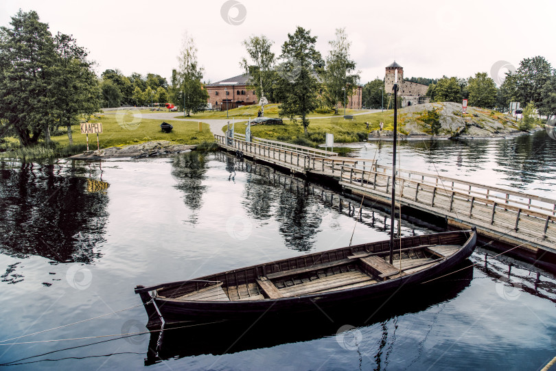 Скачать Савонлинна, Финляндия, 15 июня 2019 года, лодки пришвартованы в порту на озере Сайма фотосток Ozero