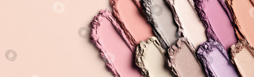 Скачать Мазки теней для век различных цветов и текстур для любителей макияжа фотосток Ozero