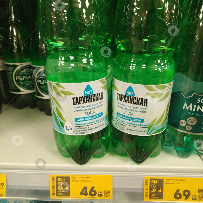 Скачать Отдел минеральной воды в магазине "Пятёрочка". фотосток Ozero