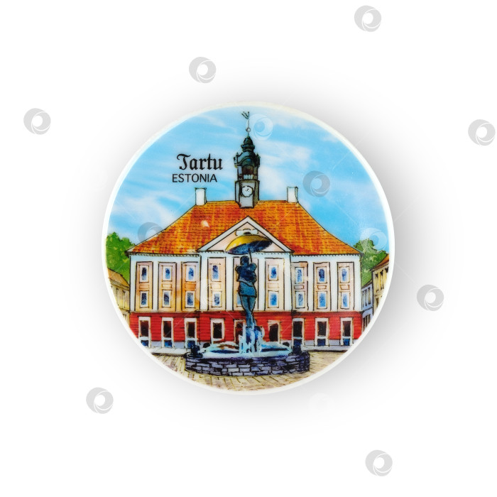 Скачать Магнитный сувенир из Тарту (Эстония) с изображением знаменитой Староместской ратуши. Элемент дизайна с контуром вырезки фотосток Ozero
