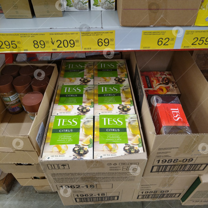 Скачать Отдел зелёного чая в магазине "Победа". фотосток Ozero