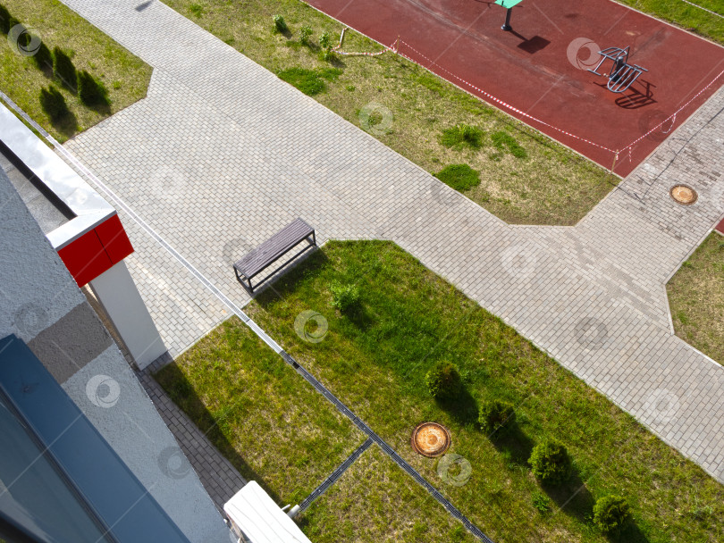 Скачать Внутренний двор из окна фотосток Ozero