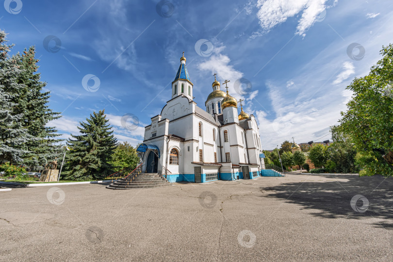 Скачать Вид на церковь Успения Пресвятой Девы Марии фотосток Ozero