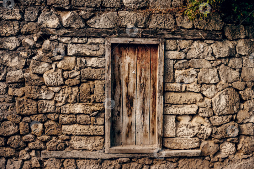 Скачать Входная дверь небольшого жилого дома по соседству, внешнее здание снаружи фотосток Ozero