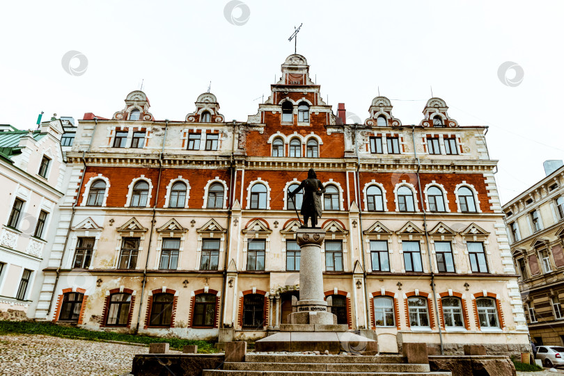 Скачать Выборг, Россия, 24 октября 2019 года, Старый жилой дом, наружное здание на открытом воздухе фотосток Ozero