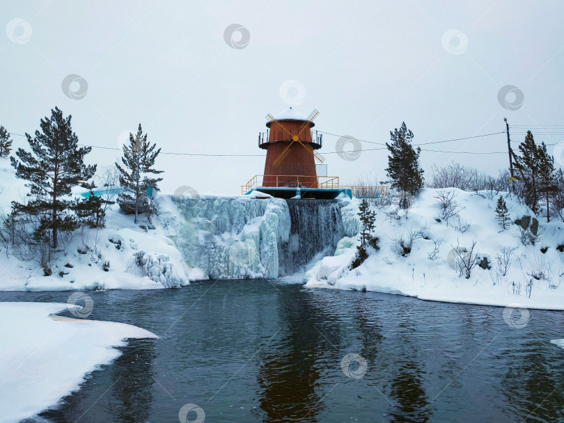 Скачать Карпысакский водопад, Тогучинский район, Новосибирская область, Сибирь, Россия. Пейзаж с высоты. Карпысакский водопад, Тогучинский район, Новосибирская область, Сибирь, Россия. Пейзаж с высоты. фотосток Ozero