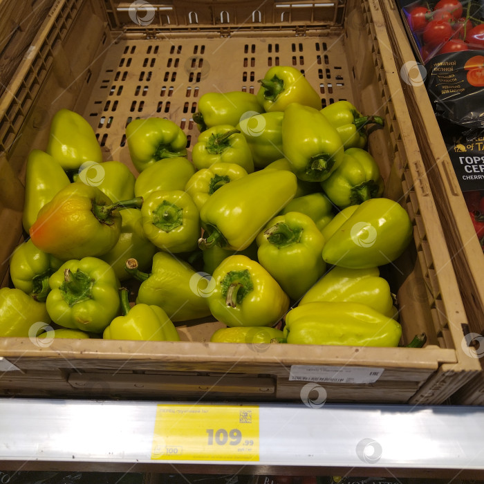 Скачать Отдел перцев в магазине "Магнит". фотосток Ozero