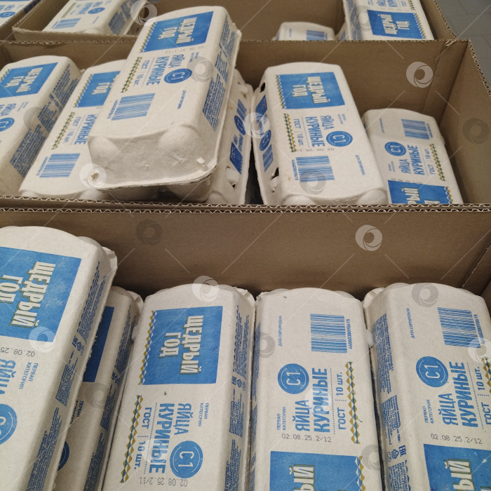 Скачать Отдел куриных яиц в магазине "Чижик". фотосток Ozero