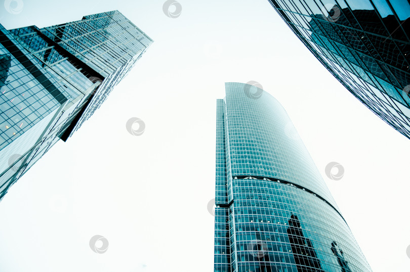 Скачать Москва, Россия, 7 июля 2019 года, Стеклянные высокие многоэтажные здания-небоскребы Москва-Сити в центре города фотосток Ozero