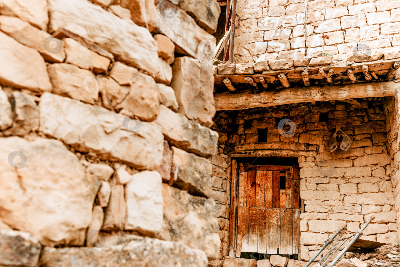 Скачать Старый город крепости Аул Гамсутль, старинная каменная достопримечательность архитектуры, Дагестан, Россия фотосток Ozero