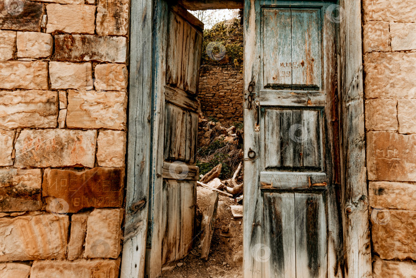 Скачать Старый город крепости Аул Гамсутль, старинная каменная достопримечательность архитектуры, Дагестан, Россия фотосток Ozero