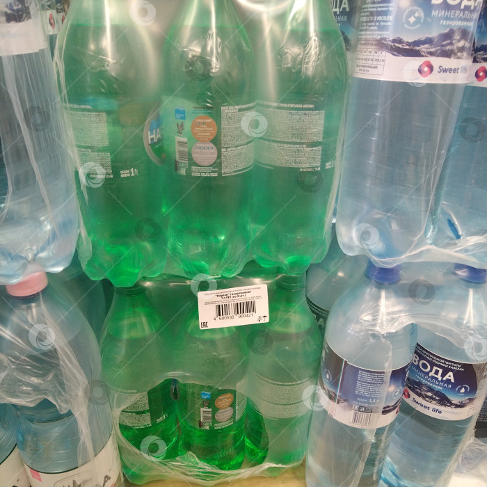 Скачать Отдел минеральной воды в магазине "Smart". фотосток Ozero