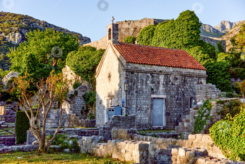 Скачать Стари Бар, Черногория, 2 апреля 2024 года, Старый город-крепость, каменное наследие, фортификационное сооружение, Стари Бар, Черногория фотосток Ozero