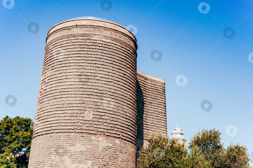 Скачать Баку, Азербайджан, 20 августа 2020 года, цитадель Девичья башня в старом укрепленном городе Ичери-Шехер, Баку, Азербайджан фотосток Ozero