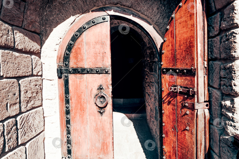 Скачать Баку, Азербайджан, 20 августа 2020 года, Коридор внутри памятника культурного наследия "Каменная крепость", Баку, Азербайджан фотосток Ozero