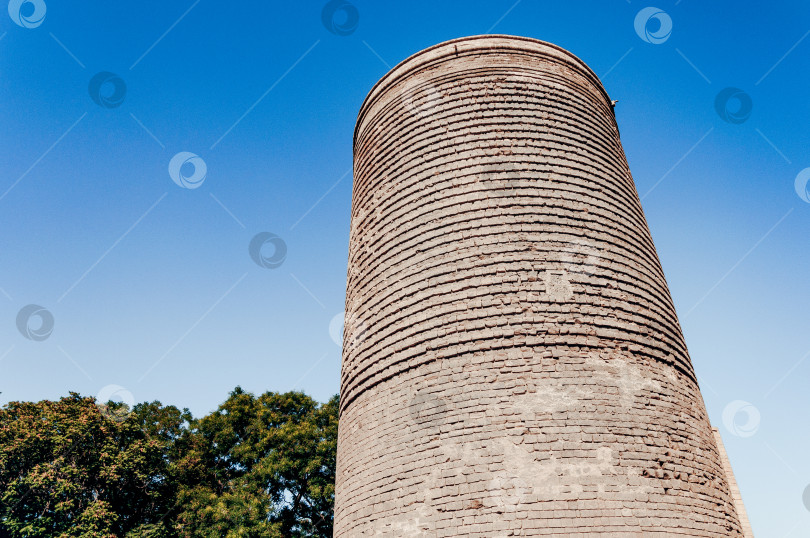 Скачать Баку, Азербайджан, 20 августа 2020 года, цитадель Девичья башня в старом укрепленном городе Ичери-Шехер, Баку, Азербайджан фотосток Ozero