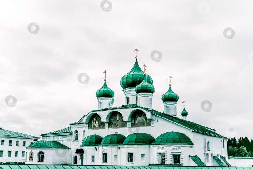 Скачать Старая Слобода, Россия, 30 сентября 2017 года, православный Александро-Свирский монастырь фотосток Ozero