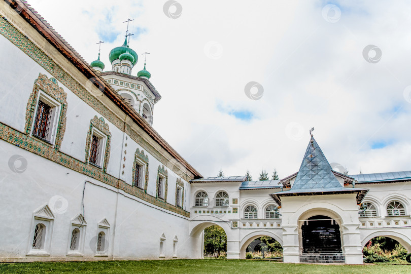 Скачать Великий Новгород, Россия, 12 мая 2020 года, храм Николо-Вяжищского православного монастыря в Новгородской области, Россия фотосток Ozero