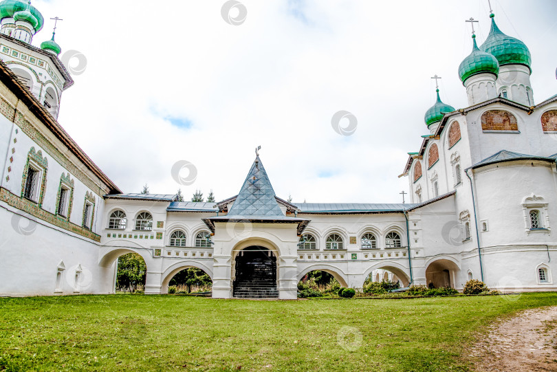 Скачать Великий Новгород, Россия, 12 мая 2020 года, храм Николо-Вяжищского православного монастыря в Новгородской области, Россия фотосток Ozero