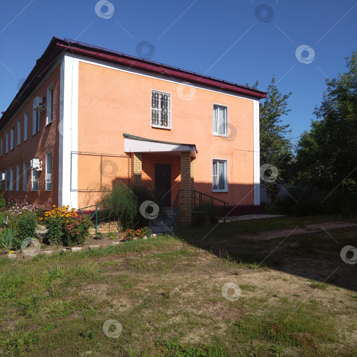 Скачать Двухэтажный многоквартирный дом. фотосток Ozero