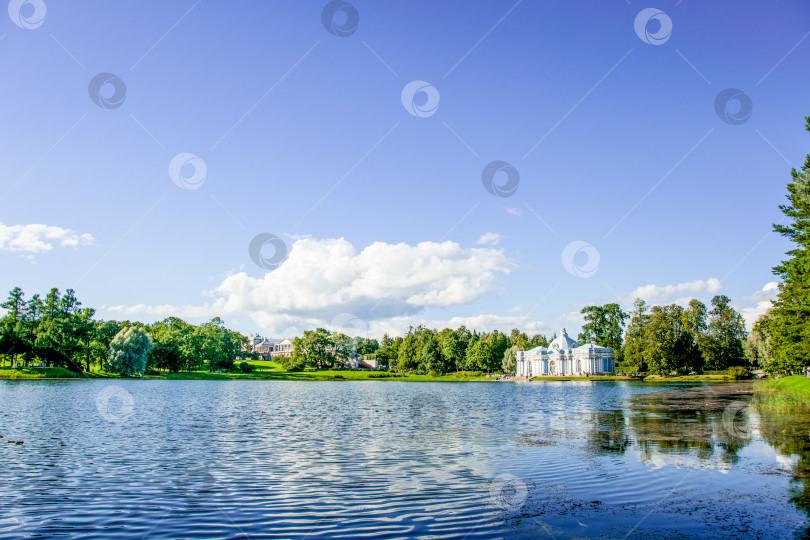 Скачать Санкт-Петербург, Россия, 12 августа 2015 года, Ландшафтный Екатерининский парк города Пушкин фотосток Ozero