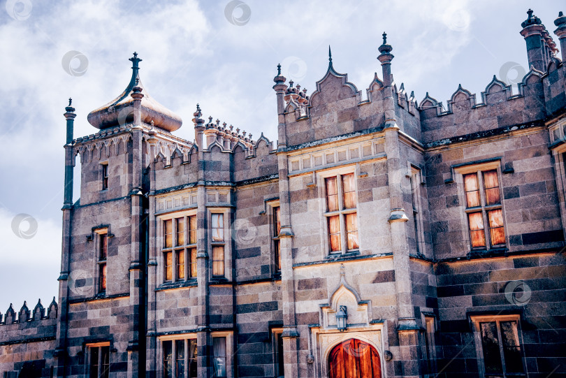 Скачать Алупка, Крым, 5 июля 2020 года, исторический музей Воронцовского дворца на побережье Черного моря фотосток Ozero