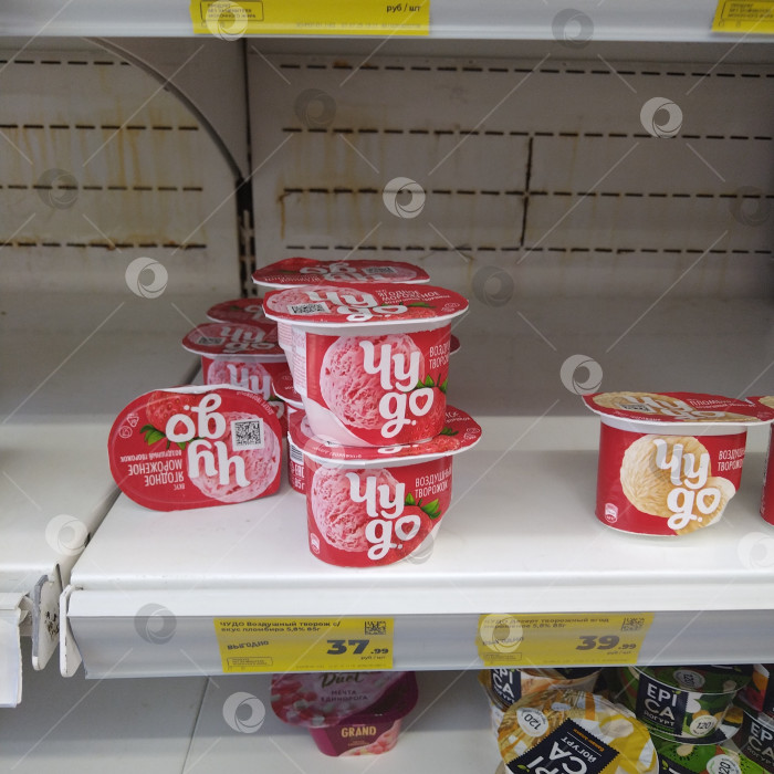 Скачать Отдел йогуртов в магазине "Магнит". фотосток Ozero