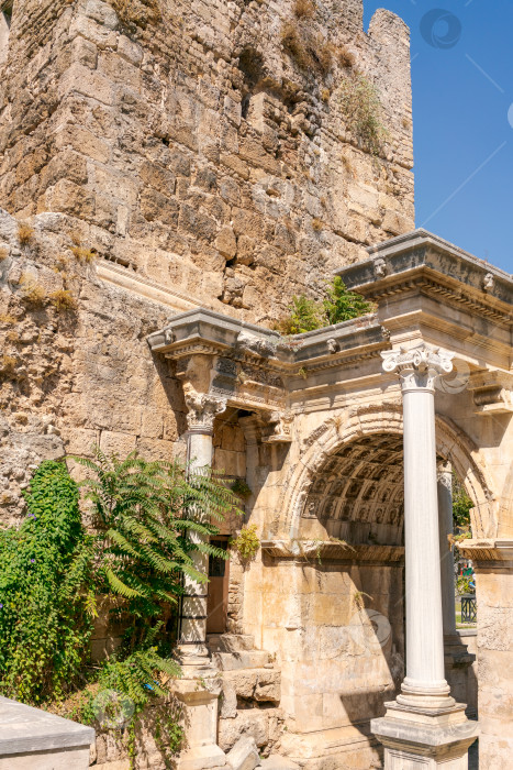 Скачать Каменное здание с большой аркой фотосток Ozero