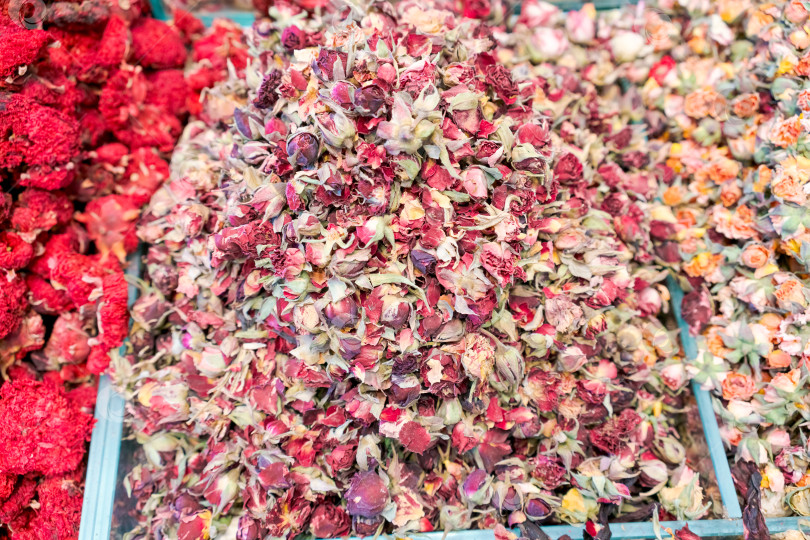 Скачать Букет красных цветов на стеблях фотосток Ozero