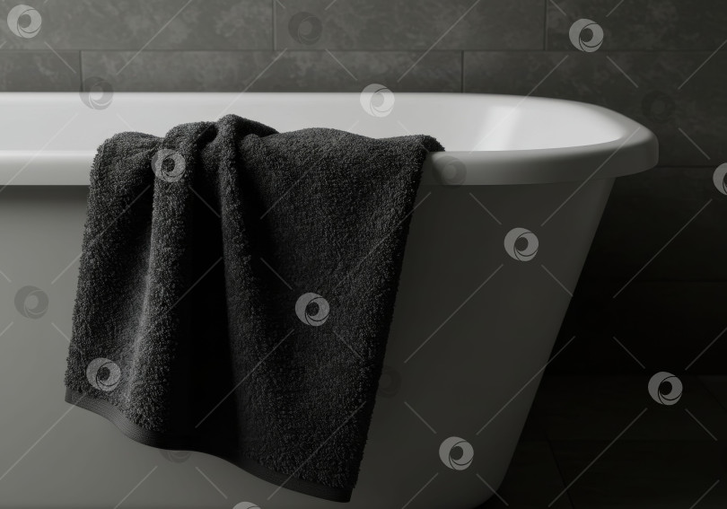 Скачать Серое полотенце на белой фарфоровой ванне в современной обстановке ванной комнаты. Повседневная гигиена и концепция натюрморта для спа-релаксации. фотосток Ozero