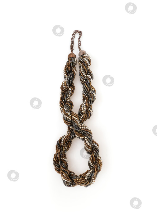 Скачать Рамка-макет: Классический венок из бисера, выделенный на белом фоне фотосток Ozero