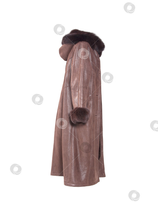 Скачать Женская дубленка из натуральной кожи и меха на белом фоне фотосток Ozero