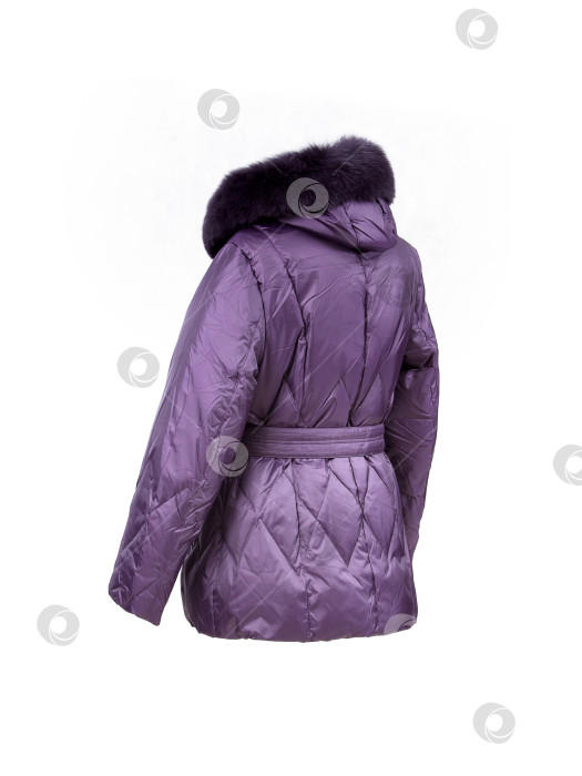 Скачать Фиолетовый пуховик пуховик для спорта и отдыха, выделяющийся на белом фоне фотосток Ozero
