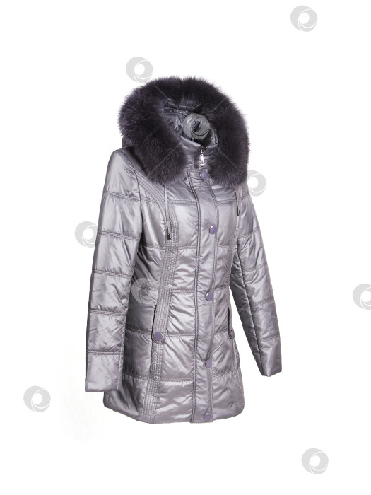 Скачать Пуховик с натуральным мехом для спорта и отдыха, выделяющийся на белом фоне фотосток Ozero