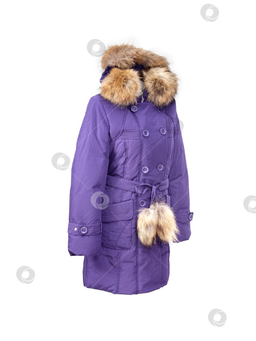 Скачать Пуховик с натуральным мехом для спорта и отдыха, выделяющийся на белом фоне фотосток Ozero