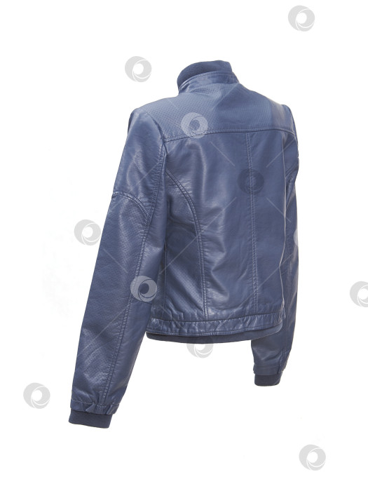 Скачать Синяя короткая кожаная куртка, выделяющаяся на белом фоне фотосток Ozero