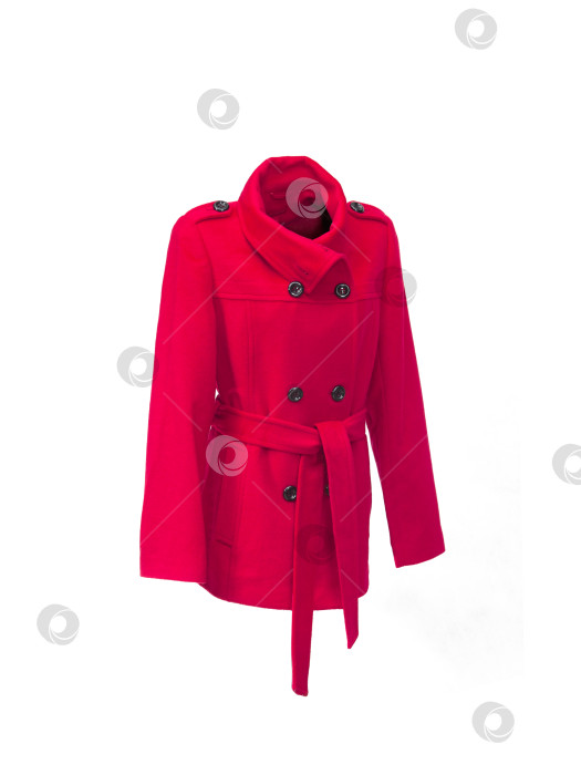 Скачать Женское текстильное красное пальто, выделяющееся на белом фоне фотосток Ozero