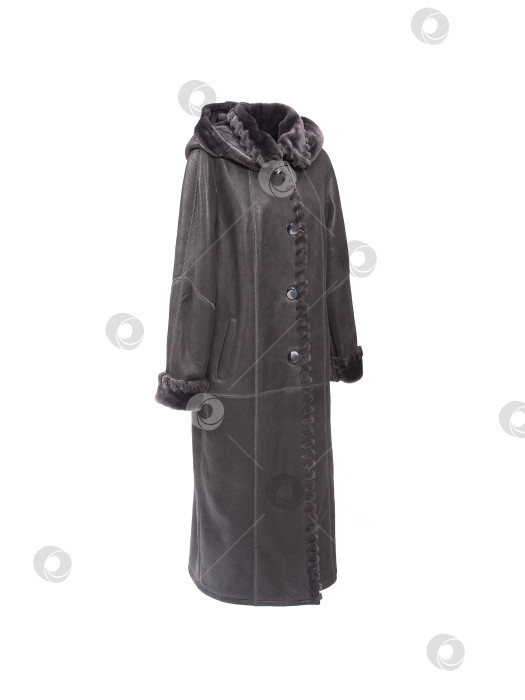 Скачать Женская дубленка из натуральной кожи и меха на белом фоне фотосток Ozero