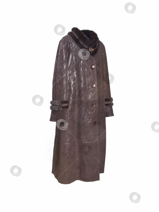 Скачать Женская дубленка из натуральной кожи и меха на белом фоне фотосток Ozero