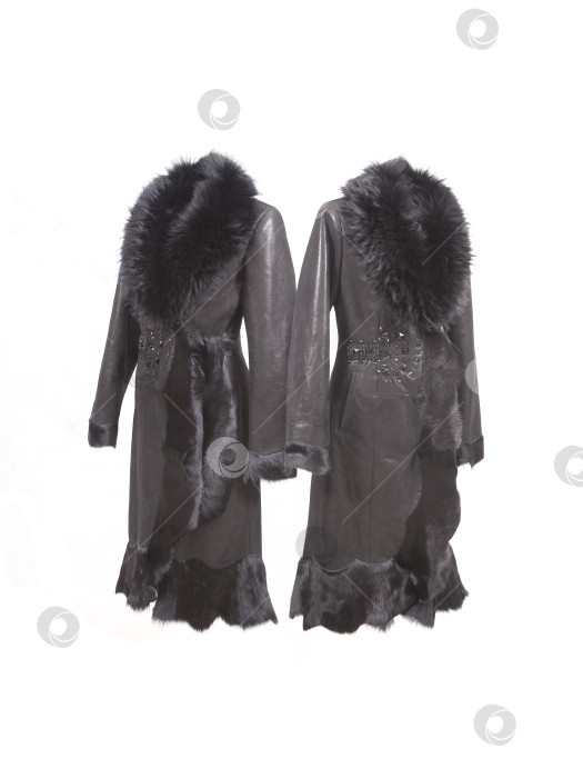 Скачать Женская дубленка из натуральной кожи и меха на белом фоне фотосток Ozero