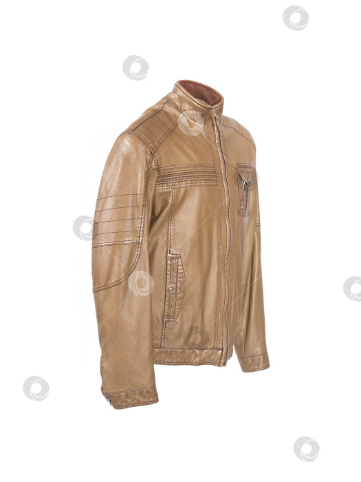 Скачать Короткая кожаная куртка песочного цвета, выделяющаяся на белом фоне фотосток Ozero
