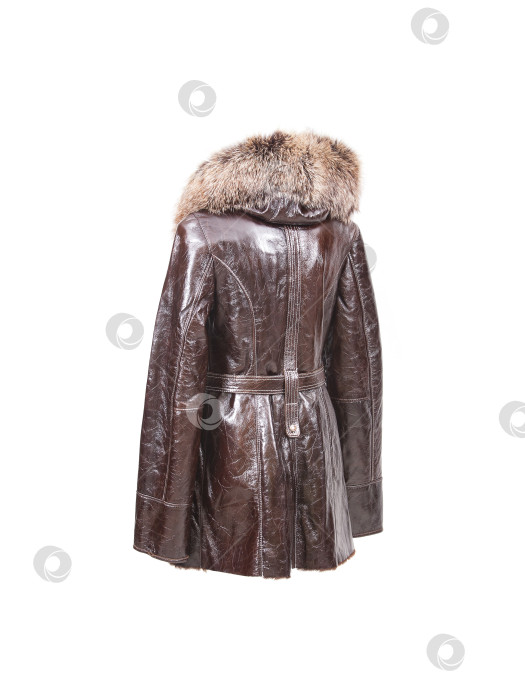 Скачать Женская дубленка из натуральной кожи и меха на белом фоне фотосток Ozero