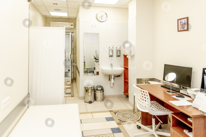 Скачать Санкт-Петербург, Россия, 10 ноября 2021 года, Светлый интерьер кабинета косметолога фотосток Ozero