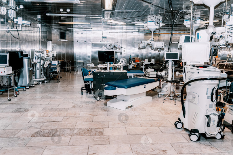 Скачать Санкт-Петербург, Россия, 19 октября 2021 года, Операционная с медицинским оборудованием фотосток Ozero