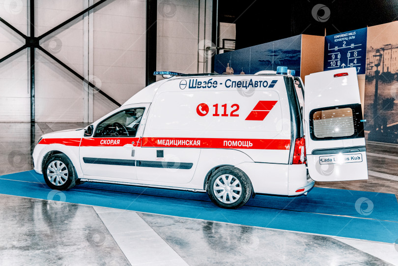 Скачать Санкт-Петербург, Россия, 21 октября 2021 года, вид автомобиля скорой медицинской помощи фотосток Ozero
