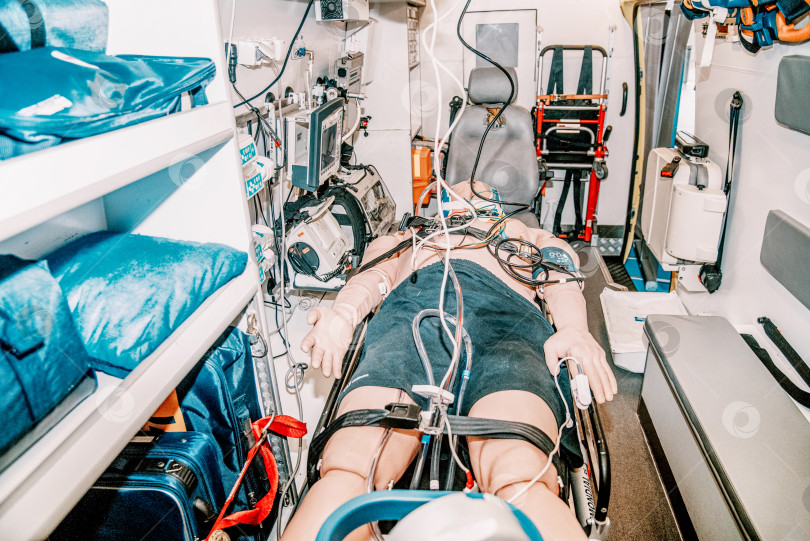 Скачать Санкт-Петербург, Россия, 21 октября 2021 года, автомобиль скорой помощи внутри фотосток Ozero