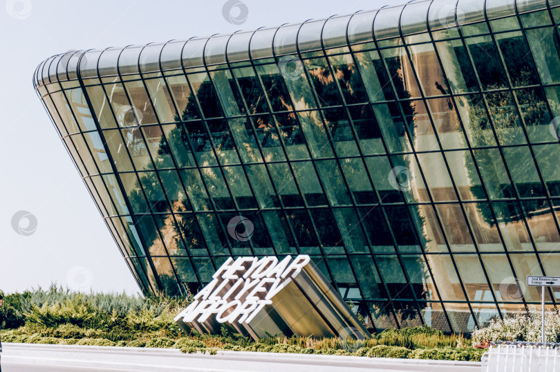 Скачать Баку, Азербайджан, 29 августа 2016 года, внешний вид международного аэропорта имени Гейдара Алиева фотосток Ozero